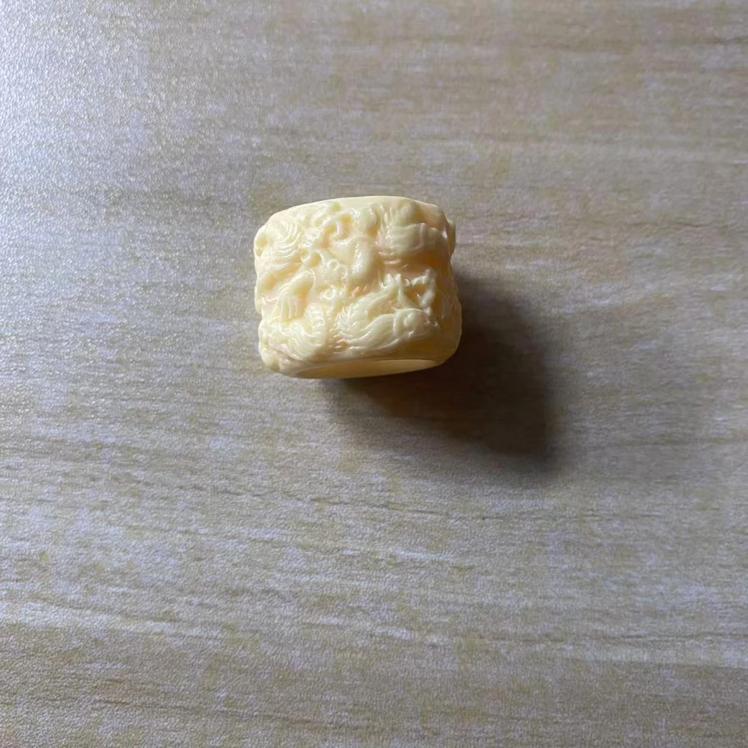 象牙果精雕祥龙扳指