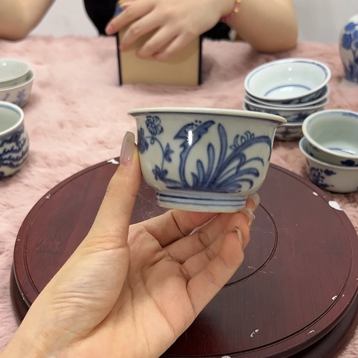 瓷片向****?青花花卉纹饰主人杯