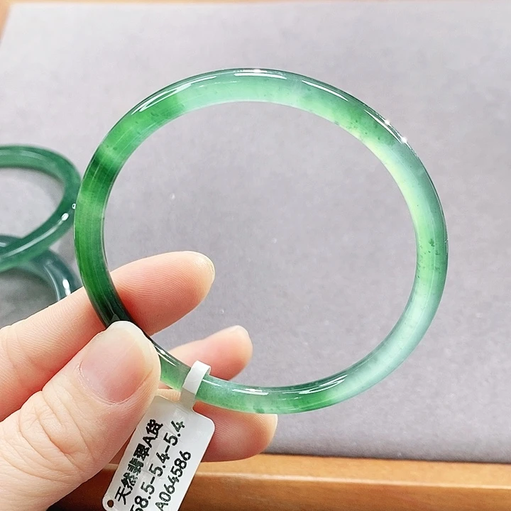 翡翠未镶嵌手镯（圆镯）