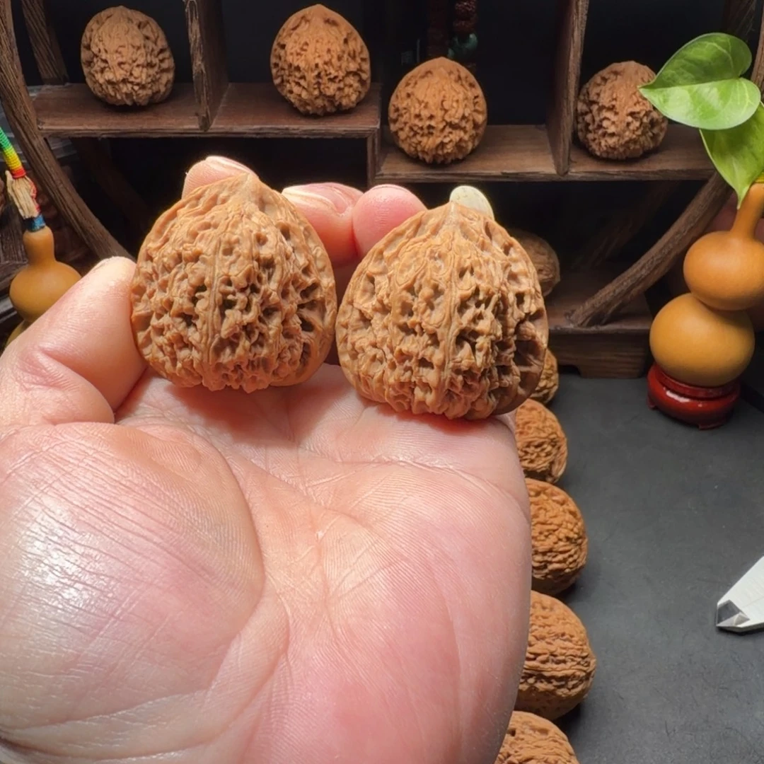 文玩核桃把件南疆石三角桩型拉丝纹尺寸41邮费顺丰到付