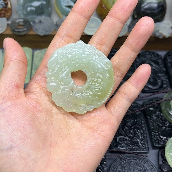 蛇纹石玉未镶嵌颈饰M***i