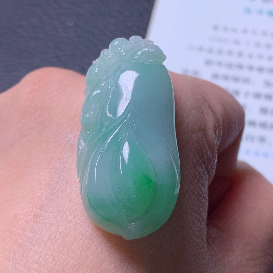 天然缅甸a货翡翠飘阳绿玉兰花玉挂件吊坠
