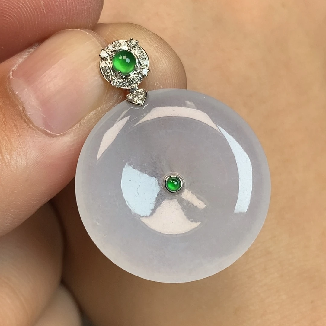 翡翠18K金镶嵌颈饰平安扣