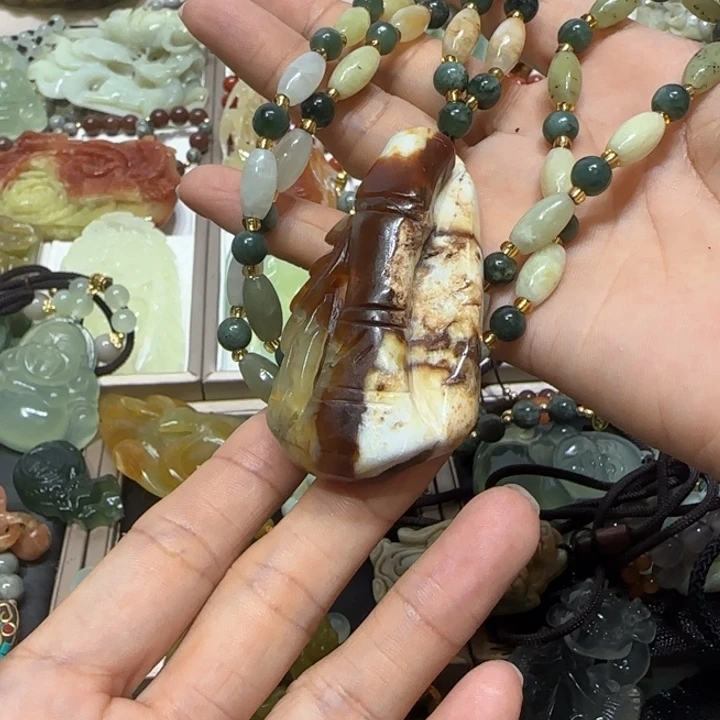 蛇纹石玉未镶嵌吊坠