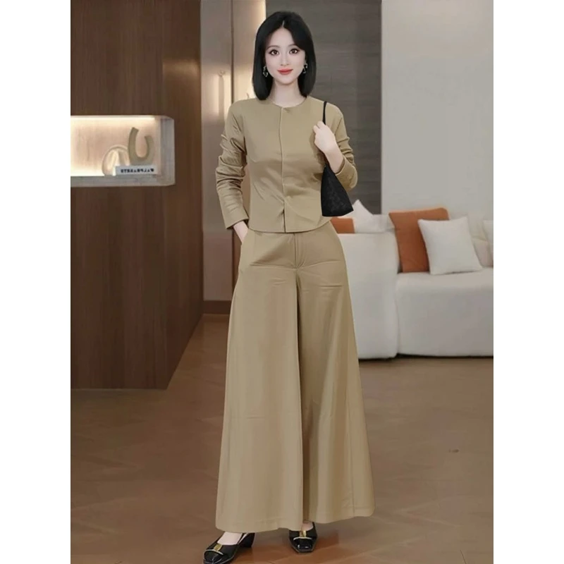 大方得体穿搭一整套巨好看高端气质小香风掐腰卡其色上衣套装裤秋