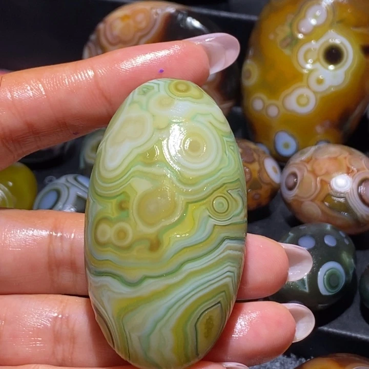 玛瑙/玉髓未镶嵌珠宝奇石148