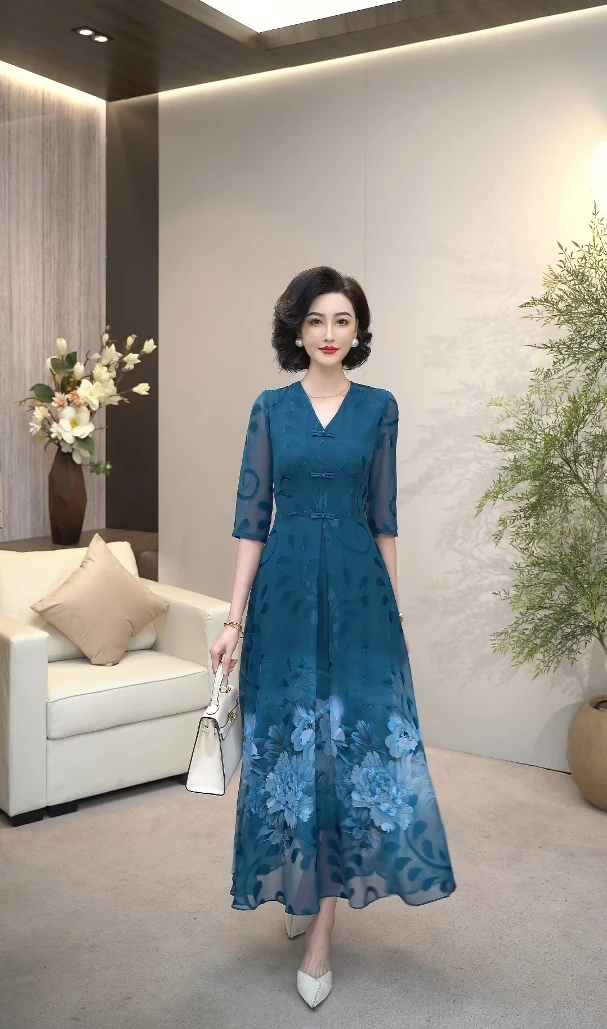 2025夏季（花间雅韵）湖蓝色V领天丝桑柔纱剪花牡丹花连衣裙WF3239