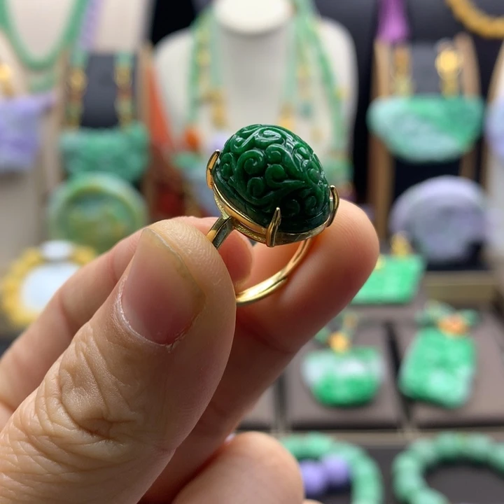 翡翠吊坠(不含链)未镶嵌?**?翡翠戒指