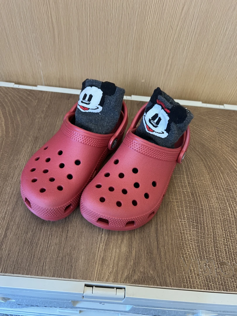 令佳潮牌夏季儿童透气软底时尚红色洞洞鞋2793