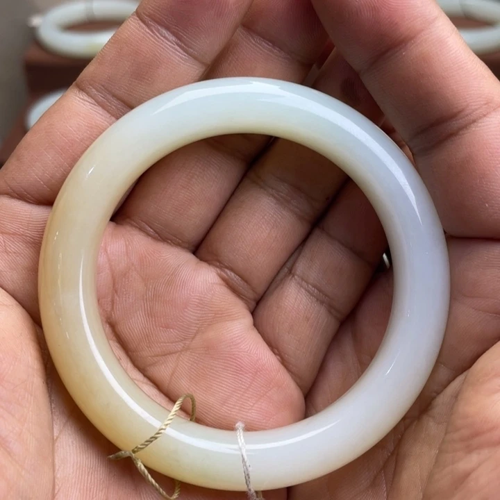 【闪购商品】未镶嵌手镯和田玉