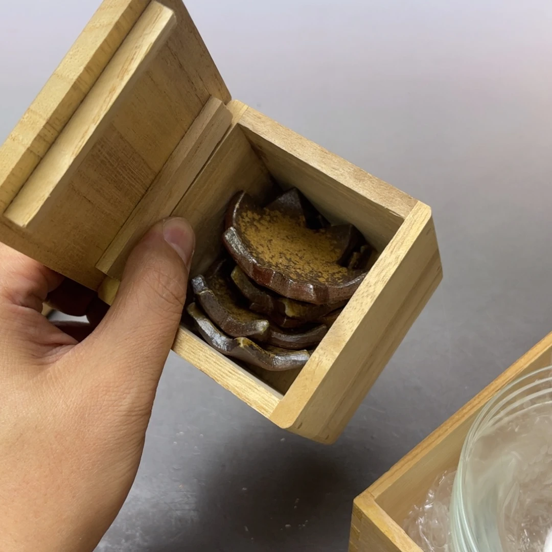 一***植瓷片密密麻麻地铺满一