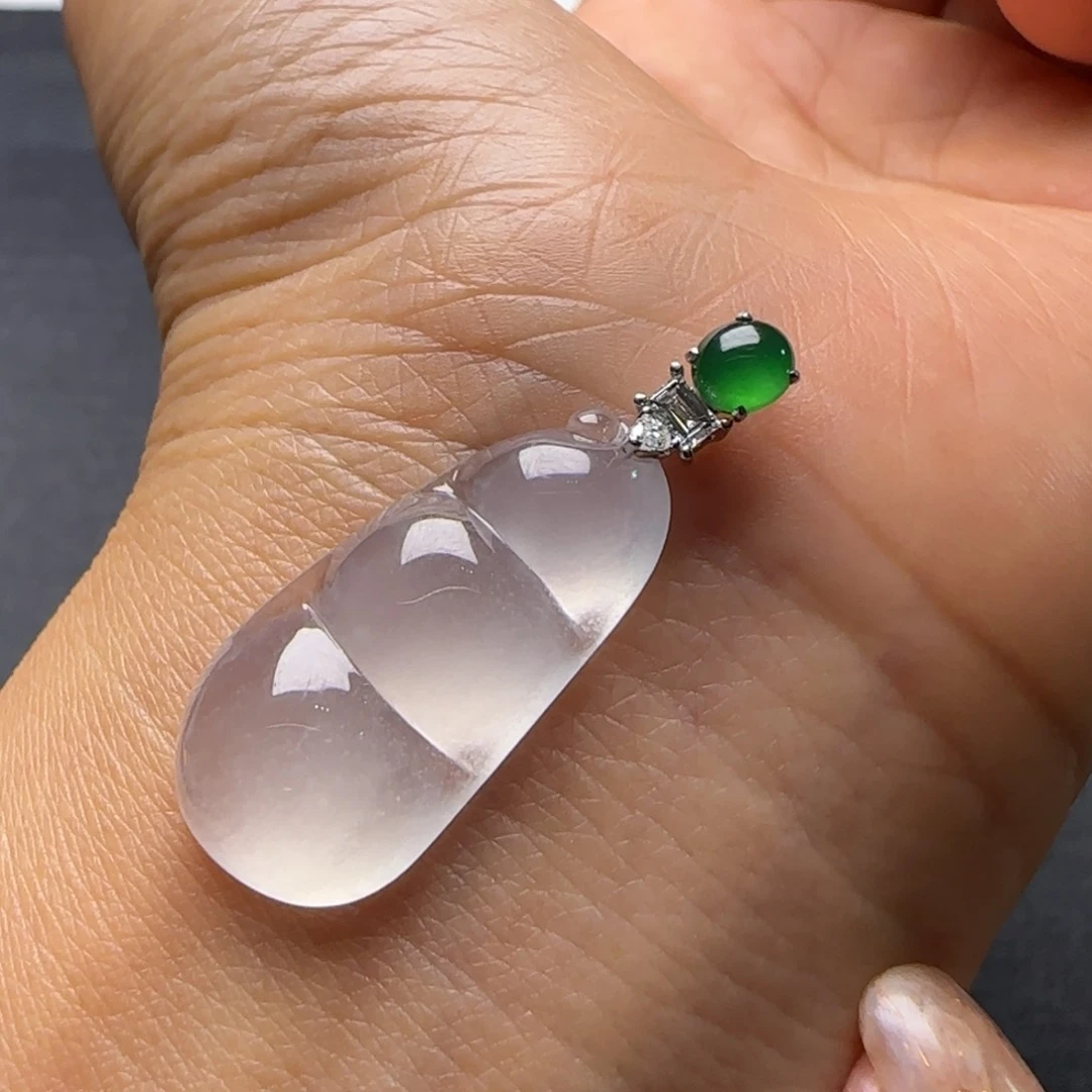 颈饰18K金镶嵌翡翠葫芦