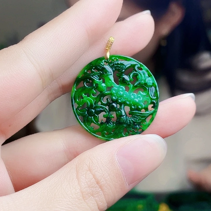 翡翠18K金镶嵌颈饰多样性