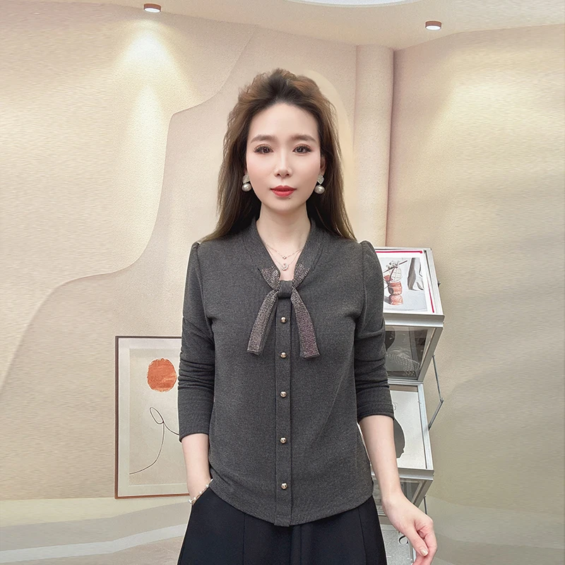 2025秋冬季加绒新款烫钻蝴蝶结领长袖上衣宽松版型T恤显瘦打底衫