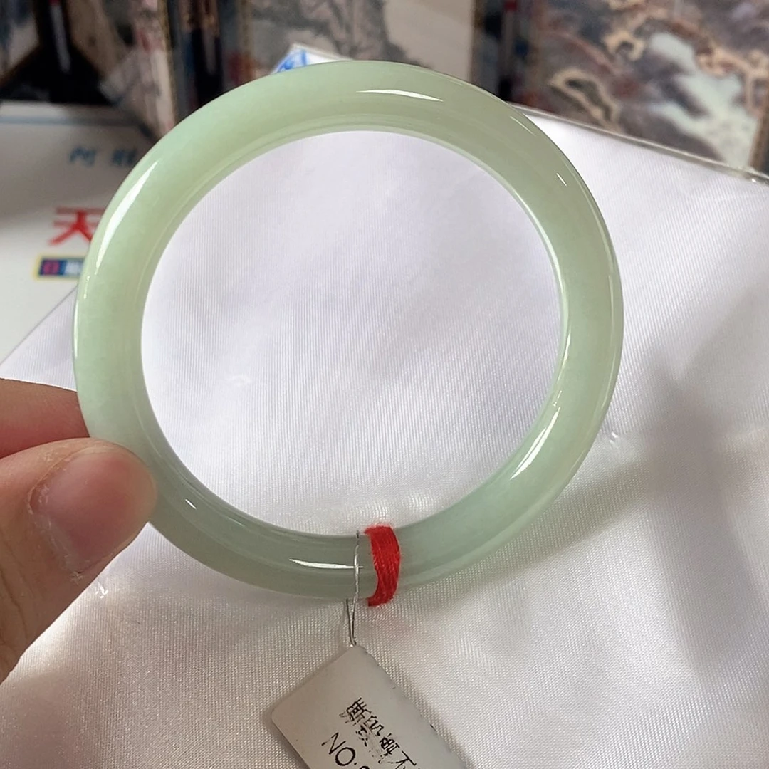 翡翠未镶嵌手镯（圆镯）