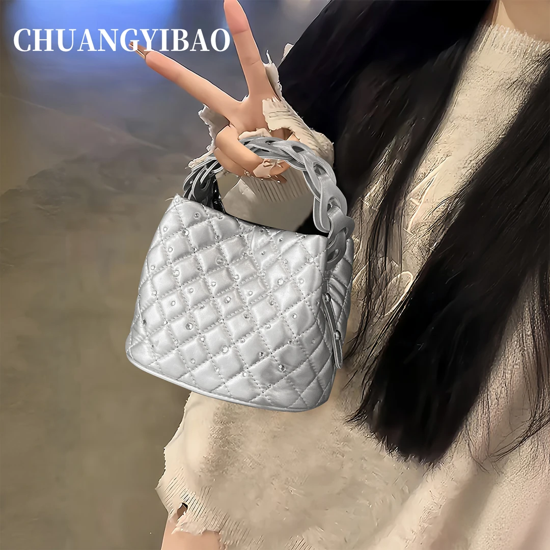 质感手提小拎包包女2025设计师款同款高端大气菱格链条斜挎水桶包