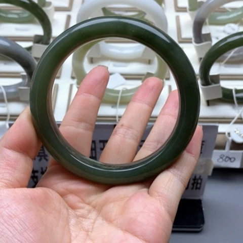 和田玉未镶嵌手镯