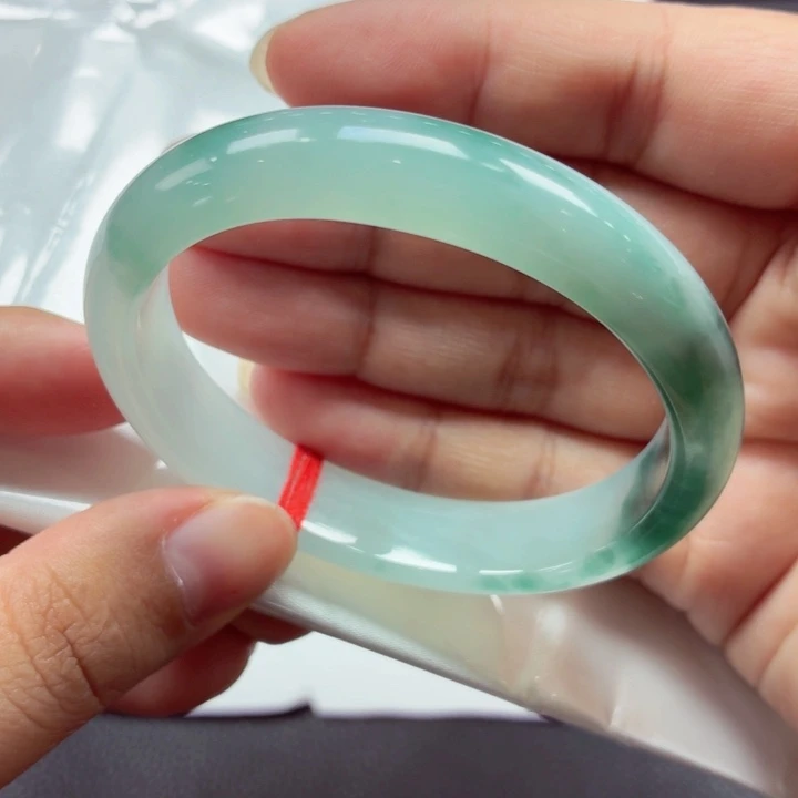 翡翠未镶嵌手镯（贵妃镯）天然缅甸A货翡翠（52-53）