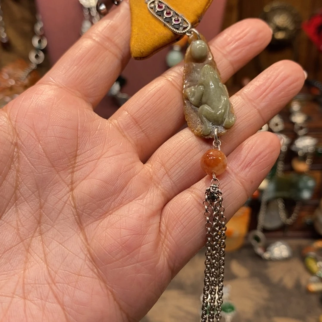 翡翠吊坠(赠链)未镶嵌