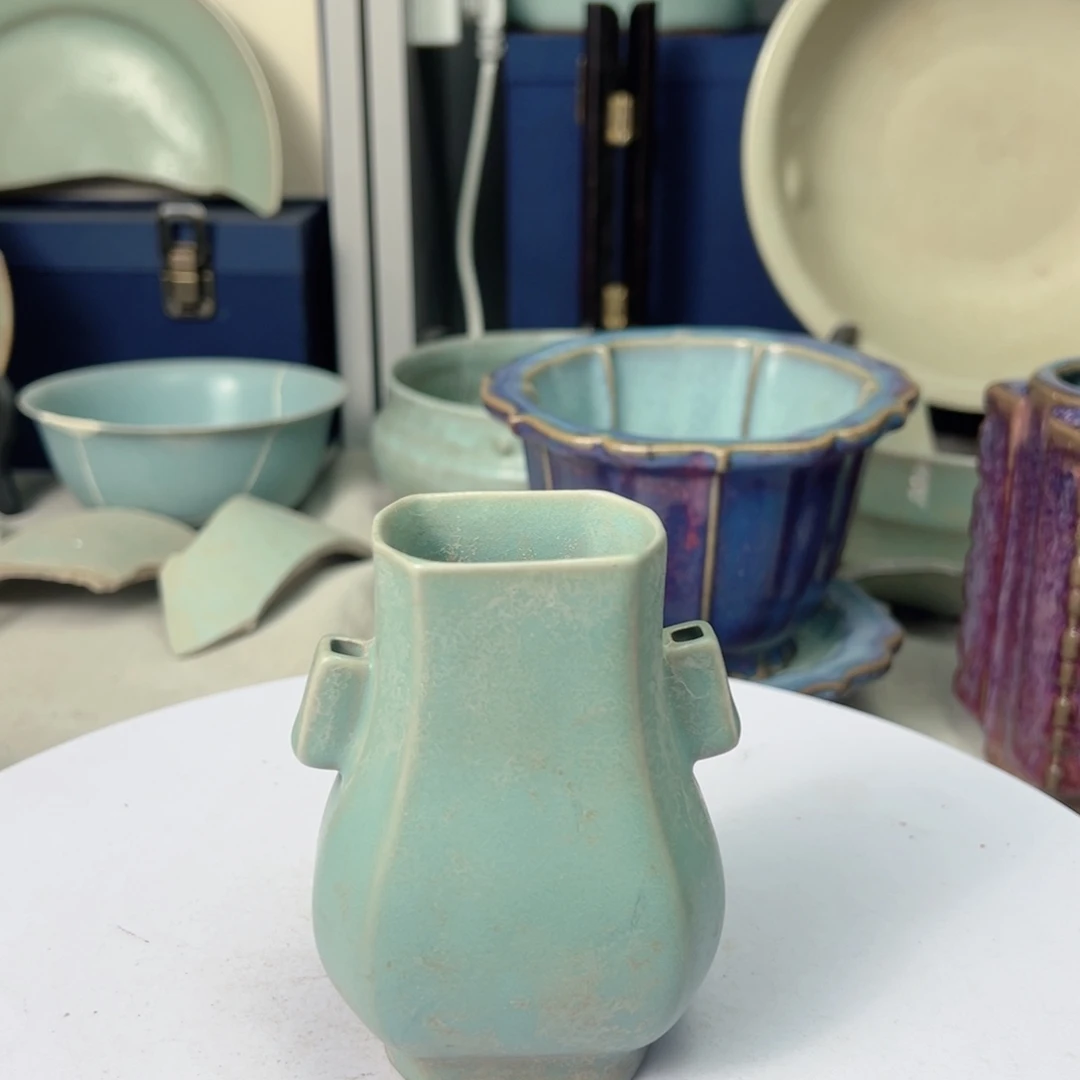 摆件陶新号开播福利，汝窑贯耳瓶