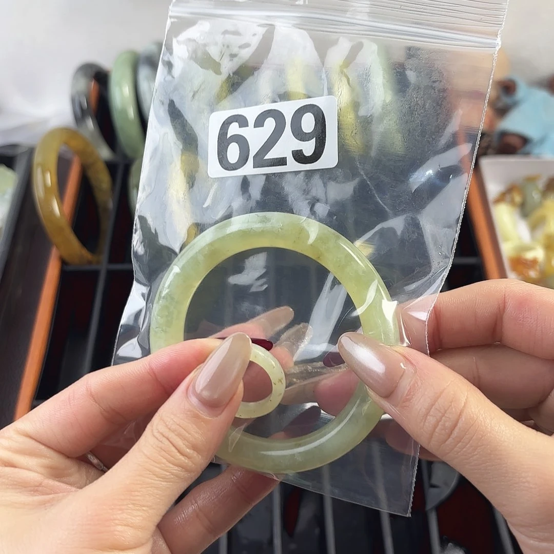 蛇纹石玉手镯未镶嵌戒*弃