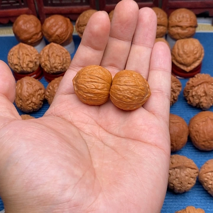 文玩核桃把件阿*雷小桃心