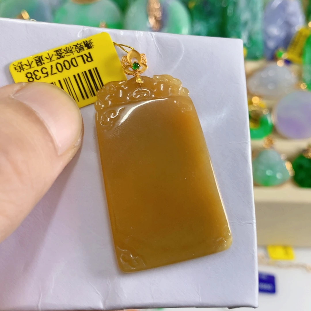翡翠18K金镶嵌颈饰翡翠