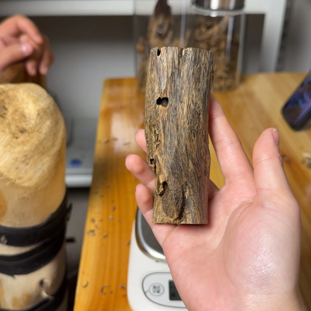 沉香绿奇虫漏香31克