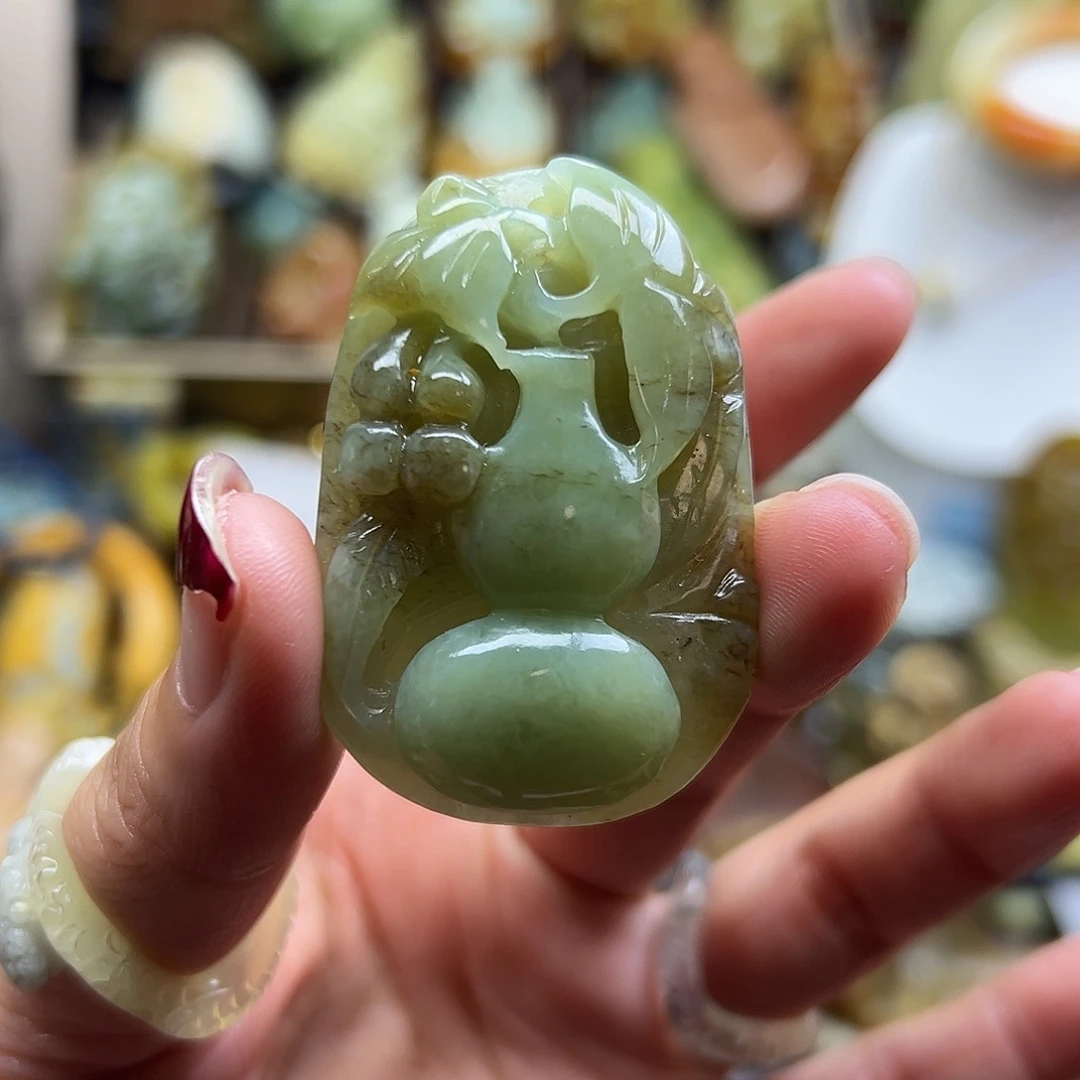 颈饰未镶嵌岫岩老玉（透闪石质玉）老玉葫芦