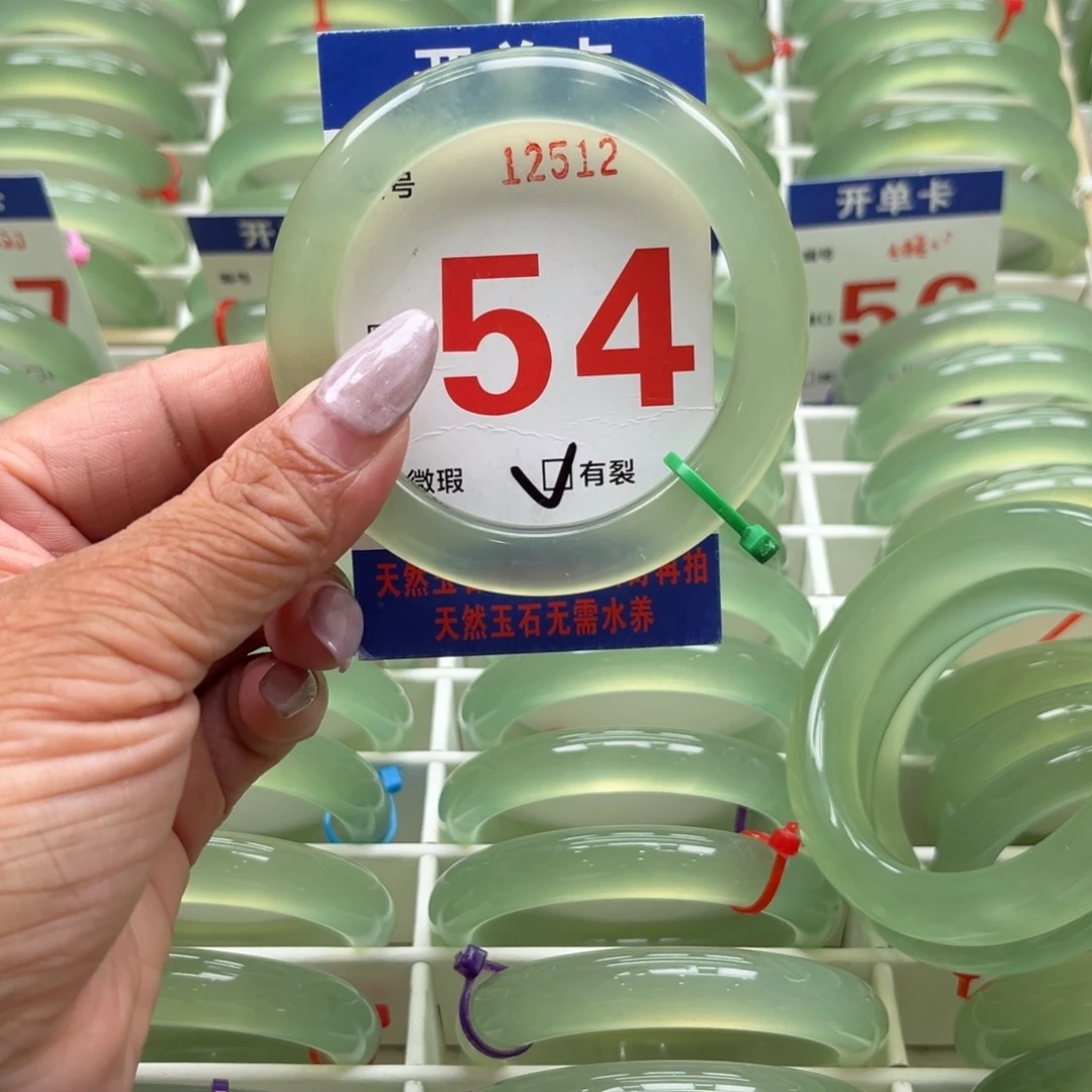 尊***户未镶嵌蛇纹石玉手镯
