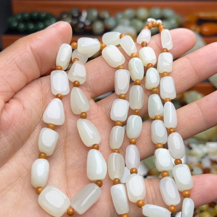 和田玉颈饰未镶嵌為**留