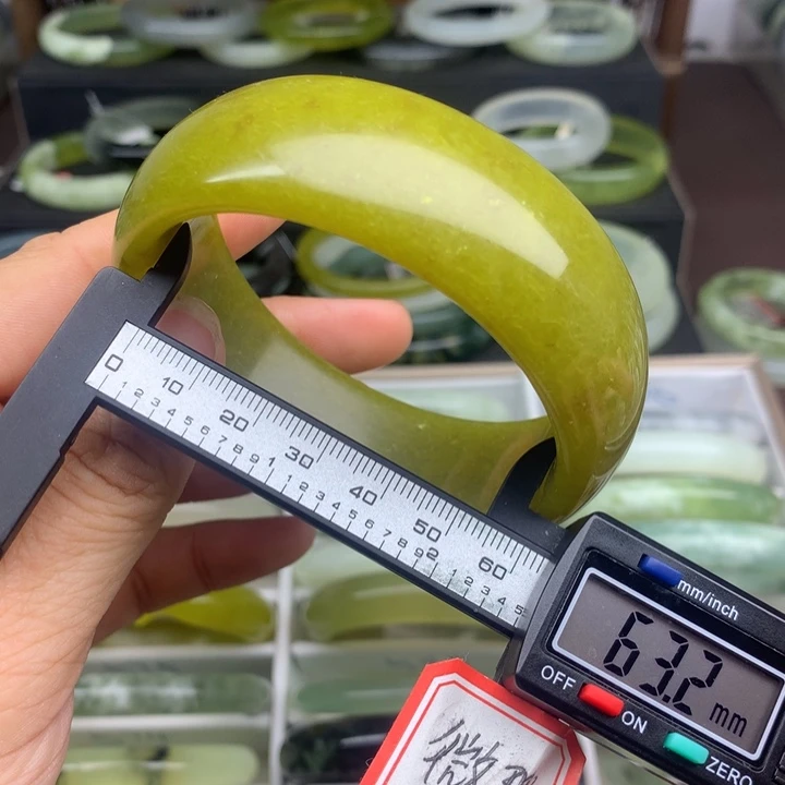 蛇纹石玉未镶嵌手镯570
