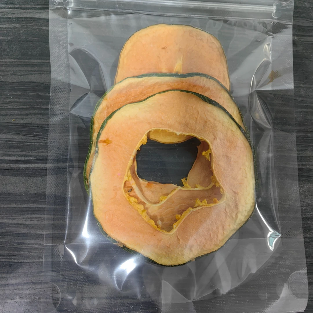 兔兔食用天然木瓜圈 宠物提龙猫