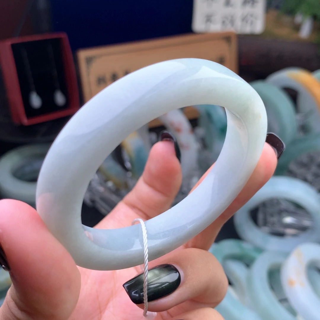 定制翡翠手镯未镶嵌贵妃