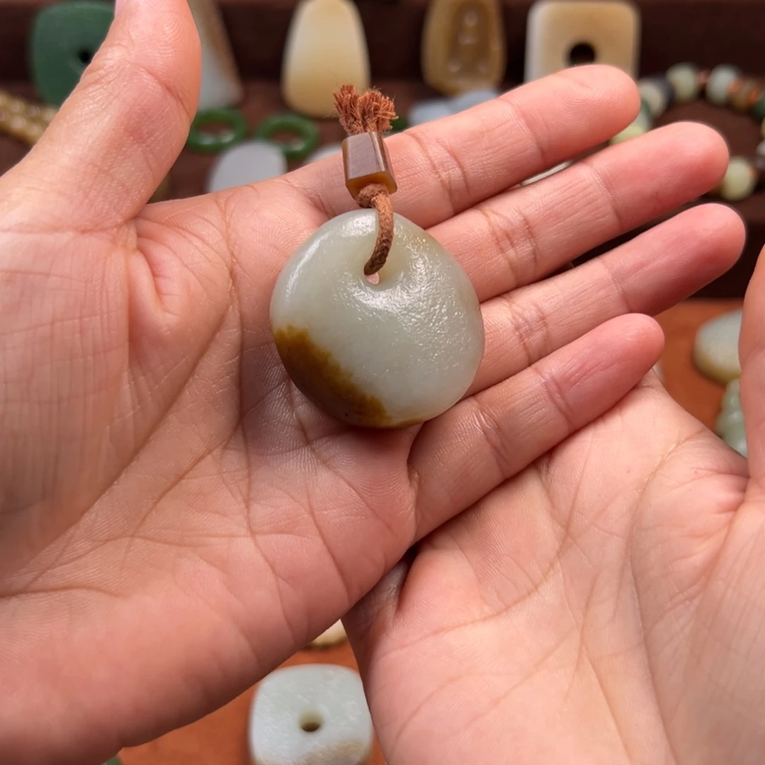 觀***奇和田玉（糖玉）未镶嵌颈饰