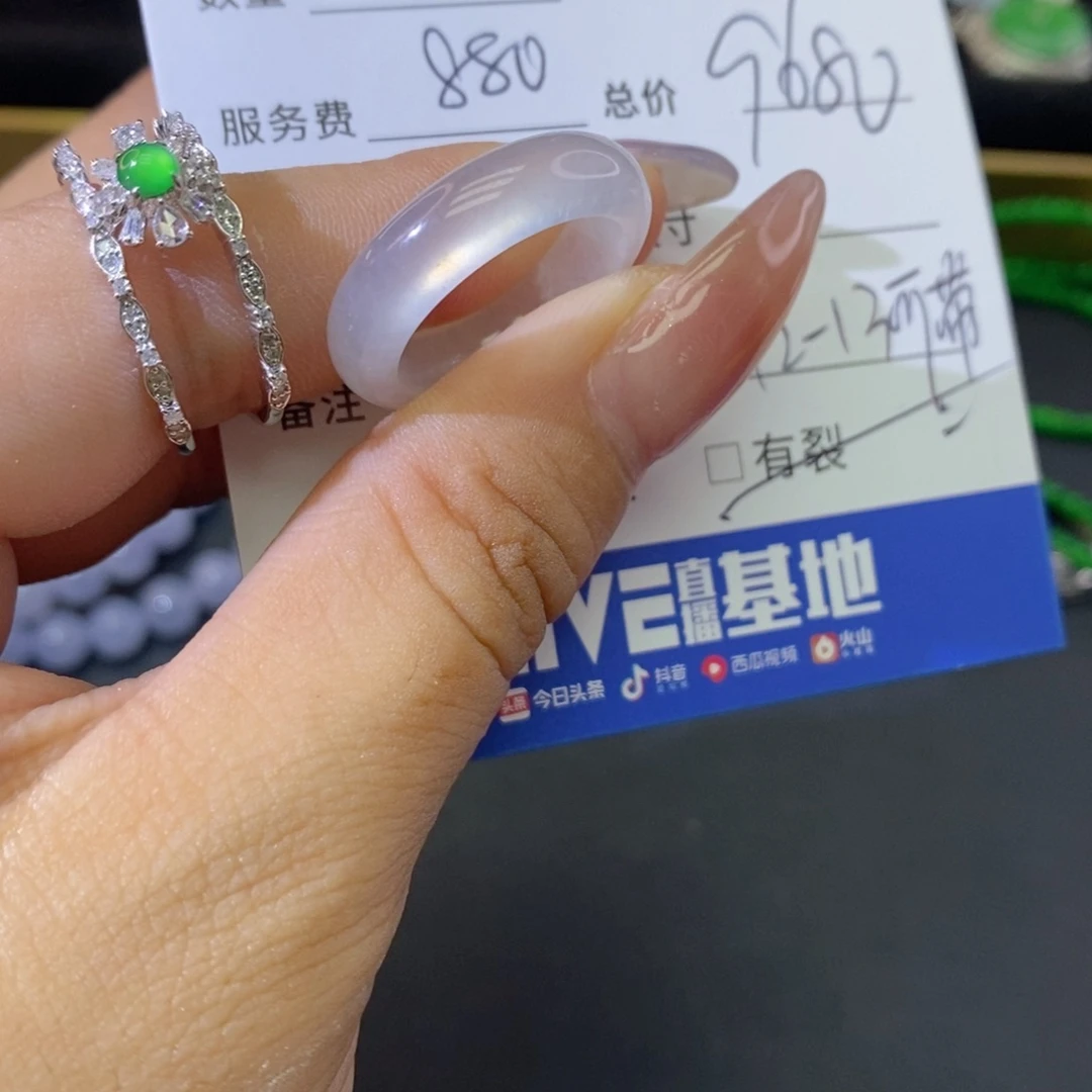 翡翠18K金镶嵌颈饰基地发货。假一赔三