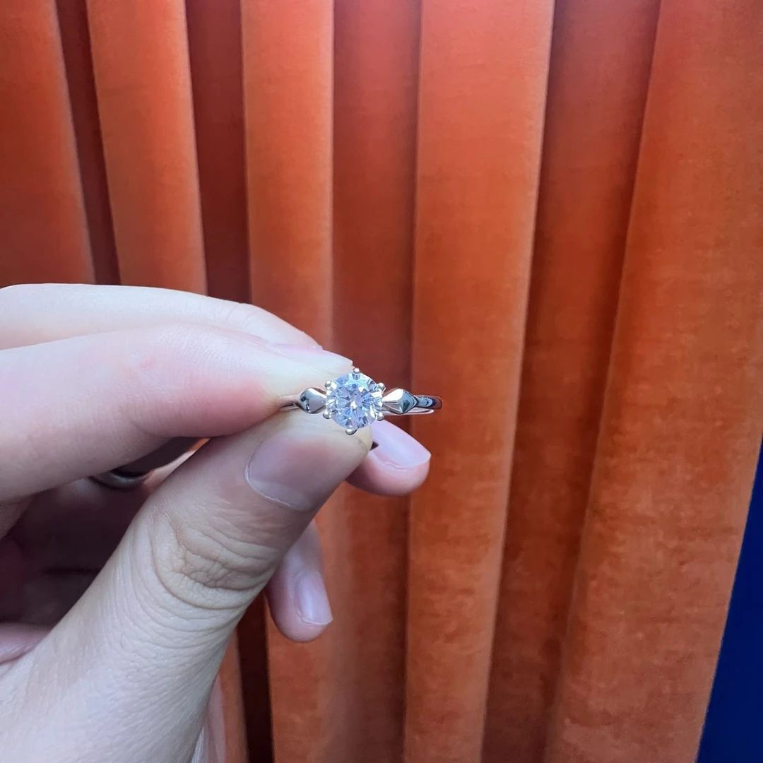 足银莫桑石戒指 爱敏纯银首饰戒指