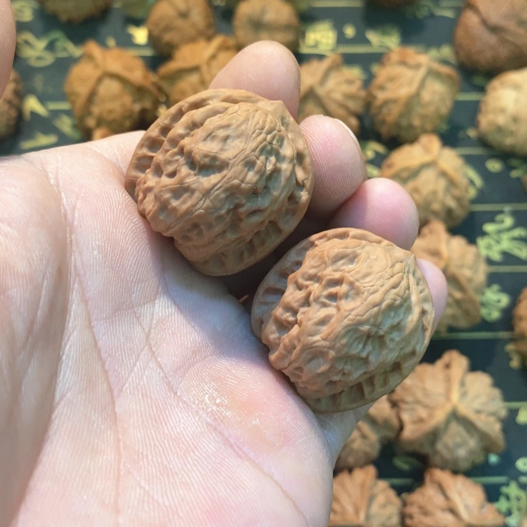 文玩麻核桃野狼 尺寸3.3左右全品