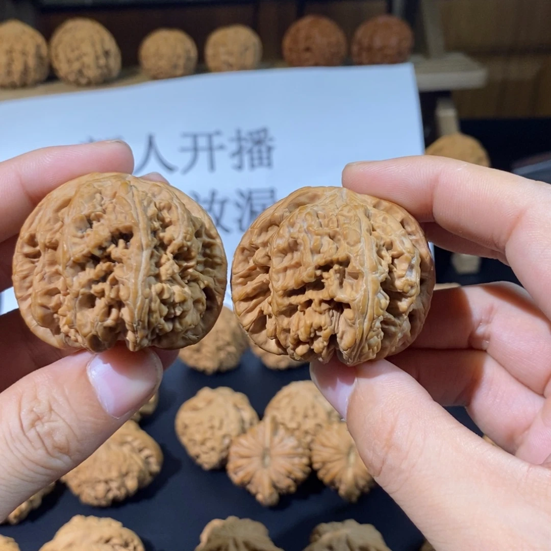 凌****吊坠桃核48大粗筋一对