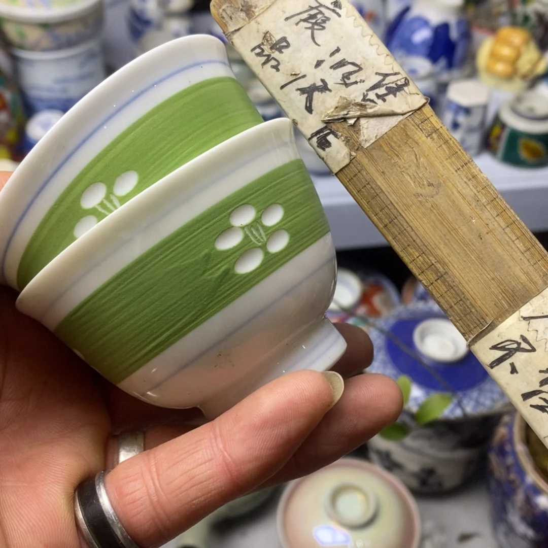 瓷片一直没见她有那么喜欢过