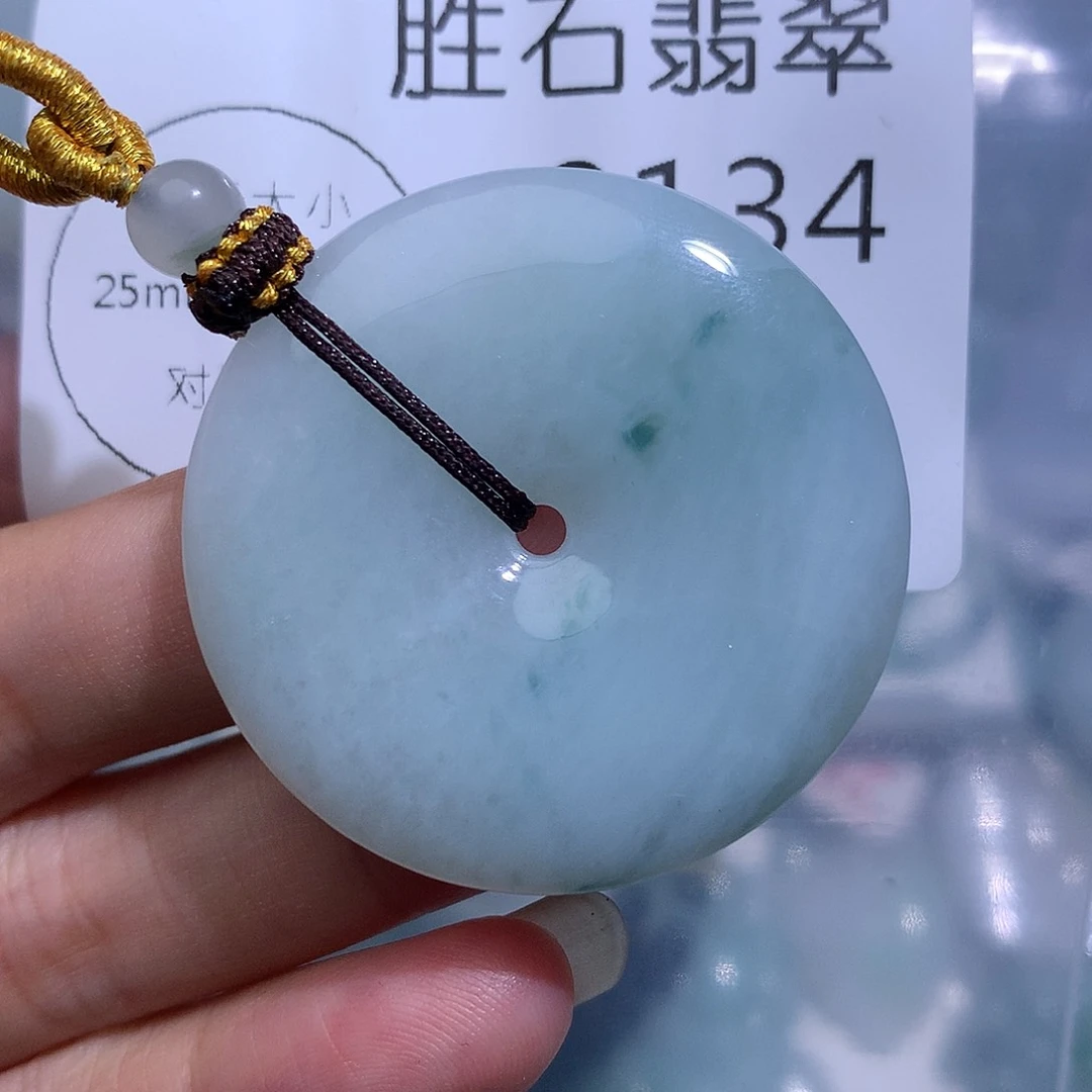 翡翠未镶嵌颈饰2134。