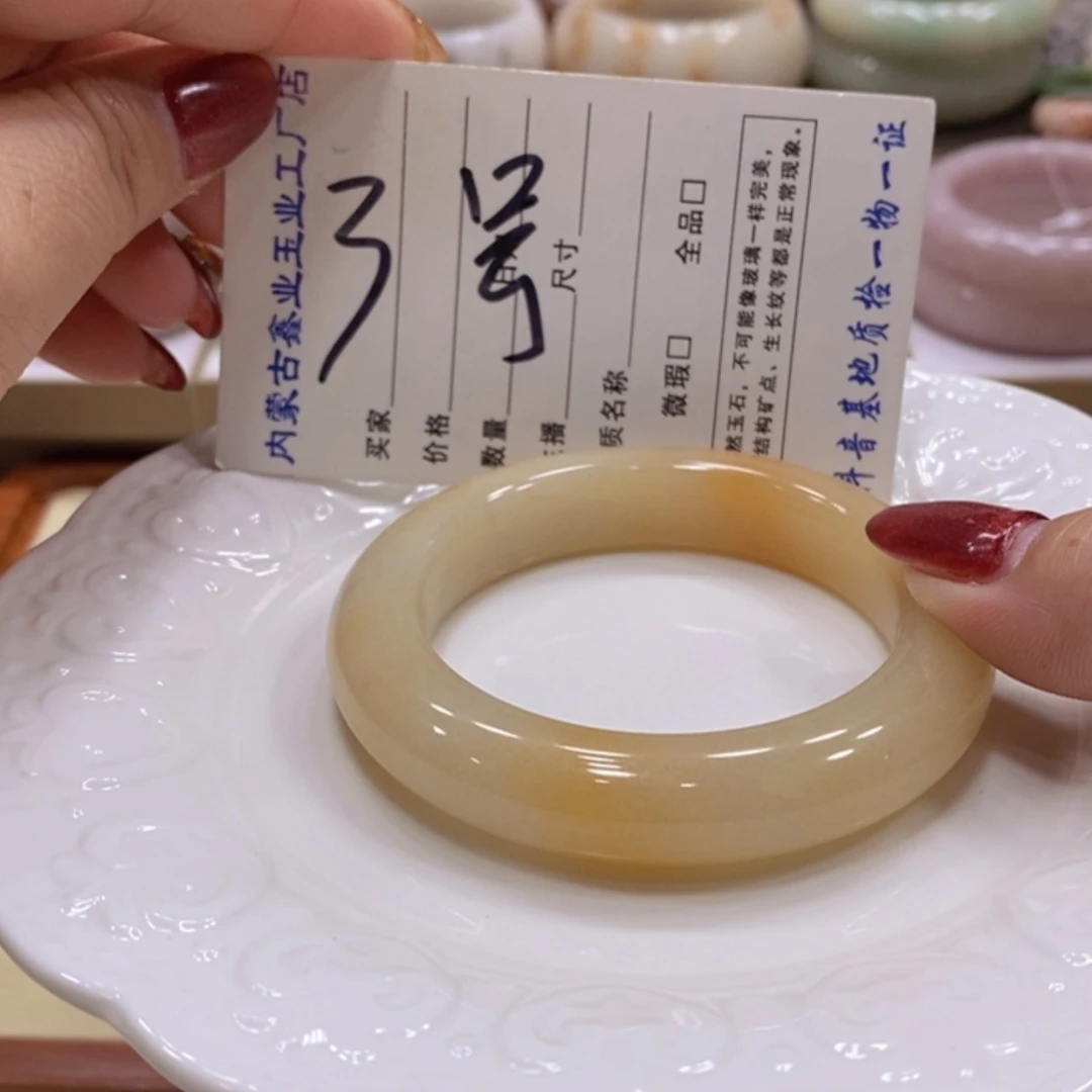 【闪购商品】未镶嵌手镯石英质玉