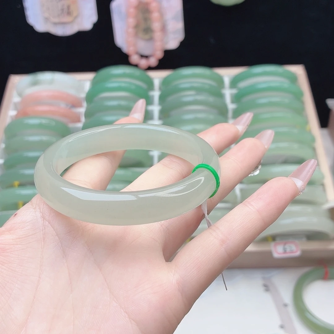 石英质玉未镶嵌手镯56