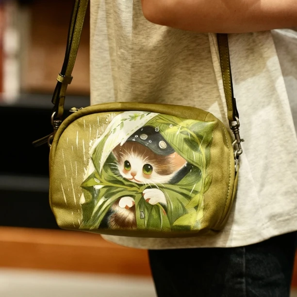 原创手绘休闲斜挎包单肩包慵懒风通勤女包软便携包