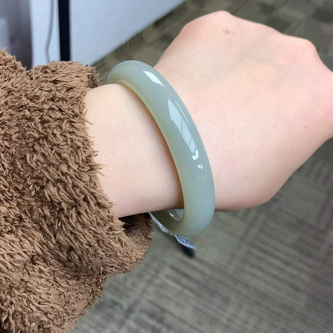 和田玉未镶嵌手镯