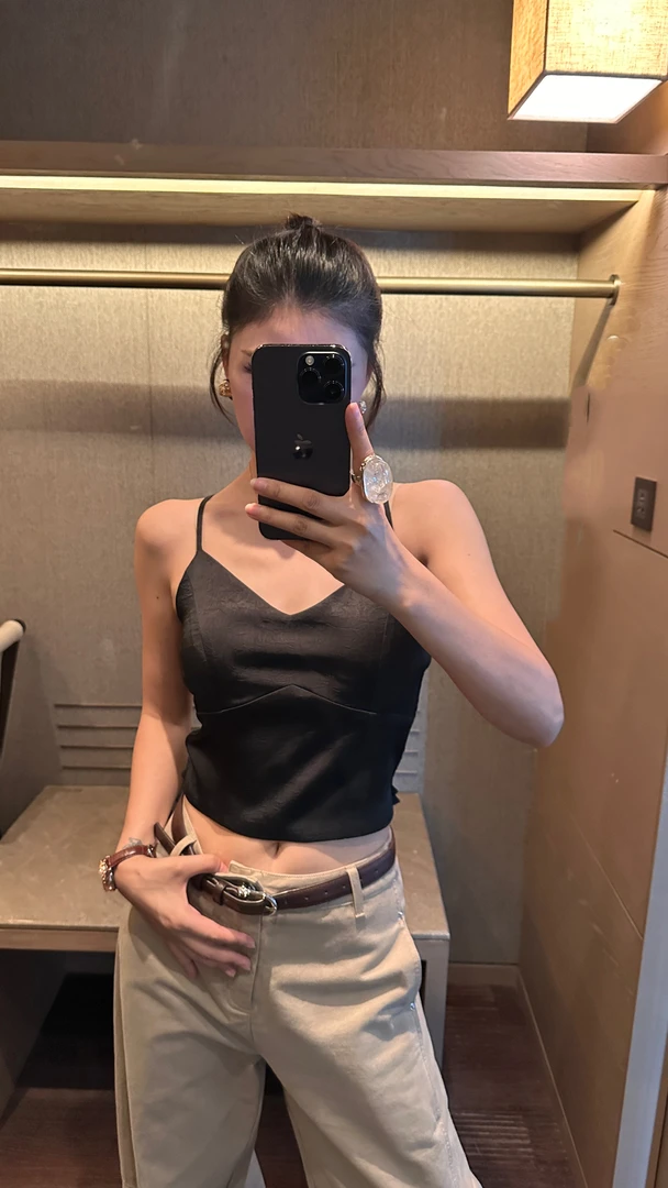 楚楚君 Laugh girl【纯欲美背】纯欲细肩带V领垫垫美背BL531075J