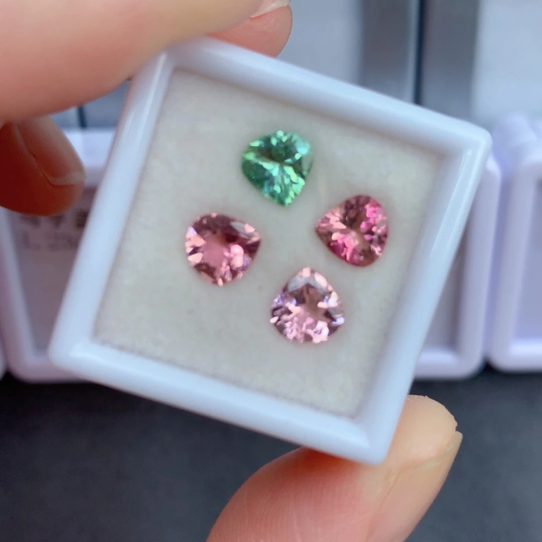 未镶嵌2.6克拉裸石碧玺