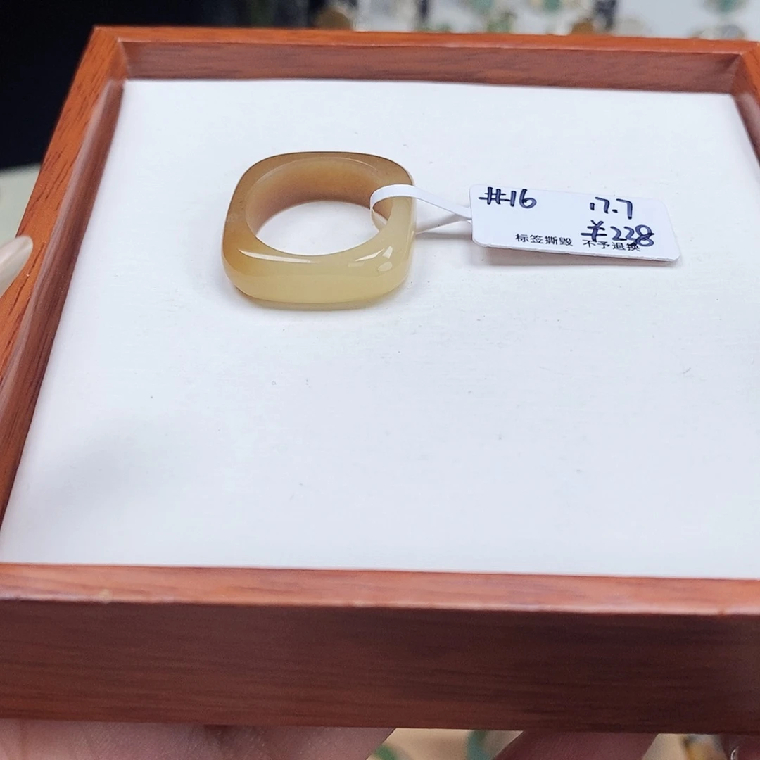和田玉未镶嵌戒圈内圆外方双色糖，17.7内径