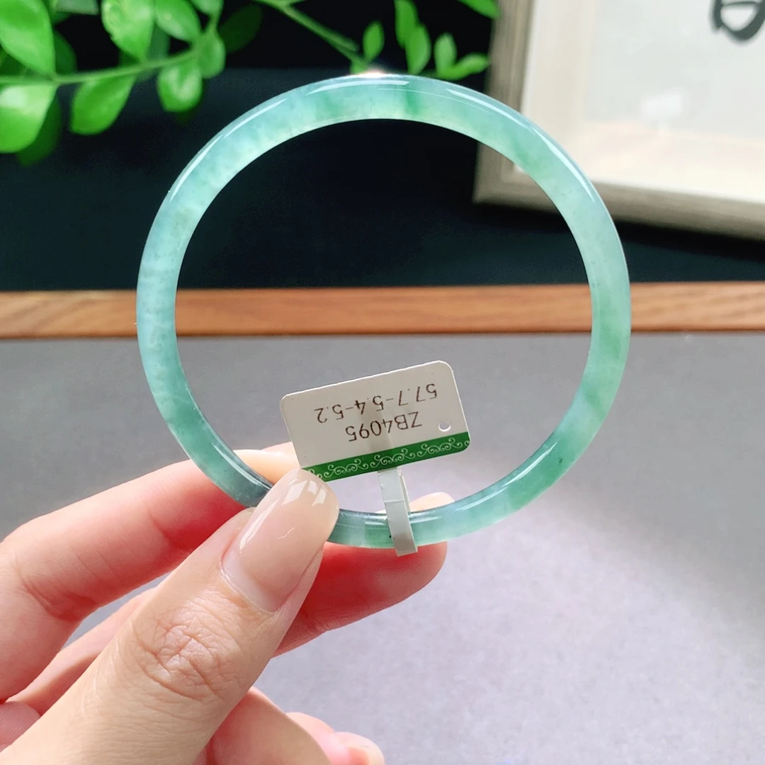 翡翠手镯未镶嵌天然翡翠