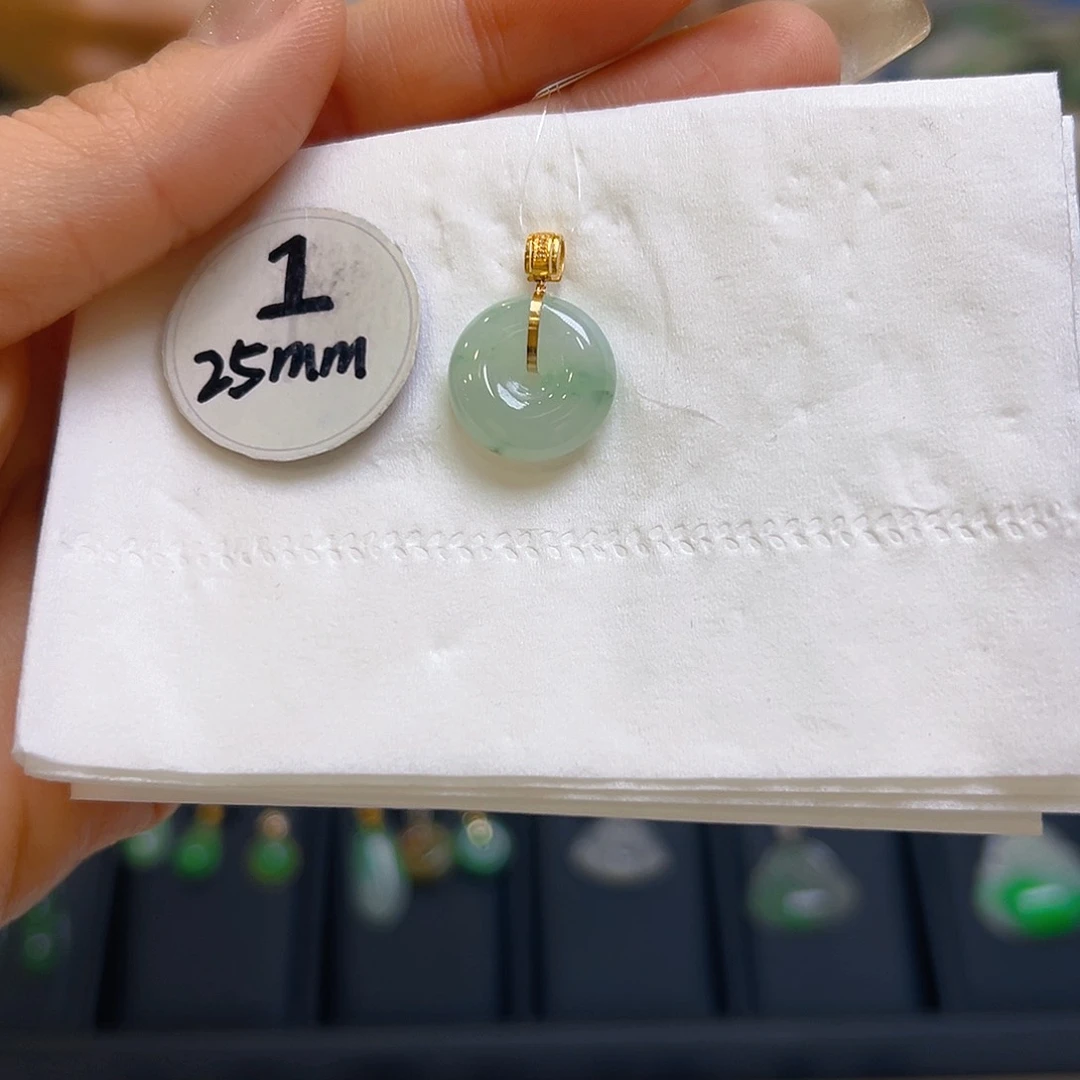 翡翠颈饰18K金镶嵌翡翠